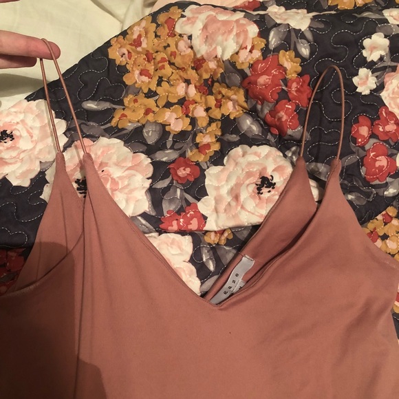 One piece - Picture 2 of 2